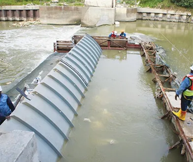 Gate panels being installed at Sungai Langat