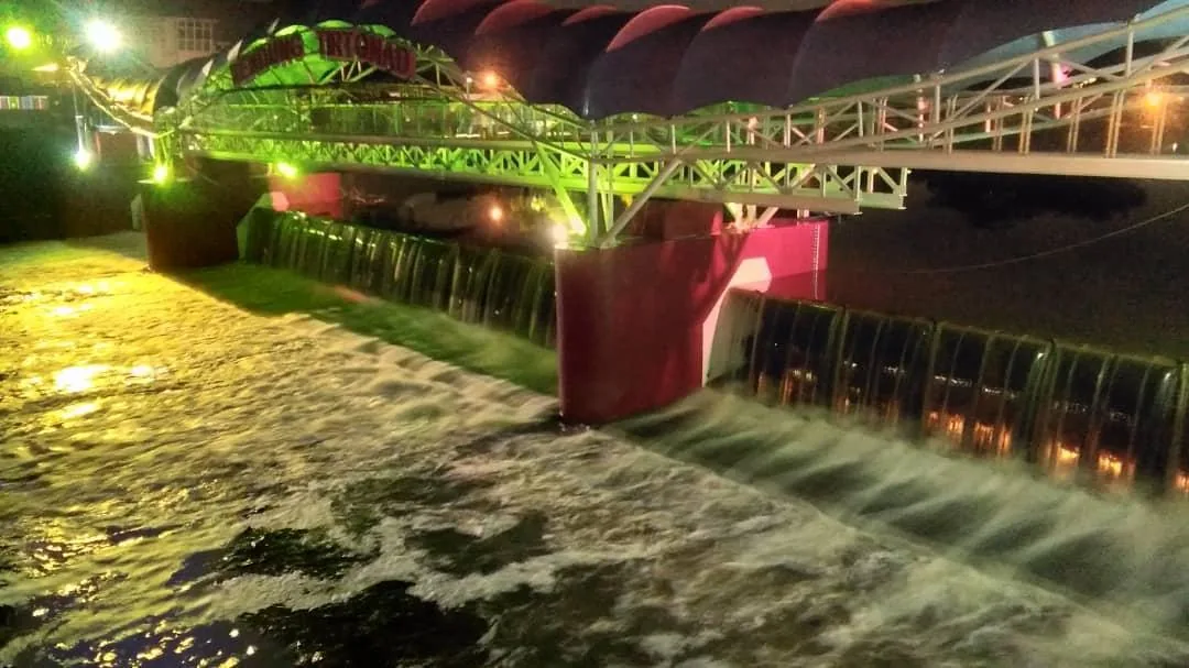 Tirtonadi, Solo — Obermeyer spillway gate